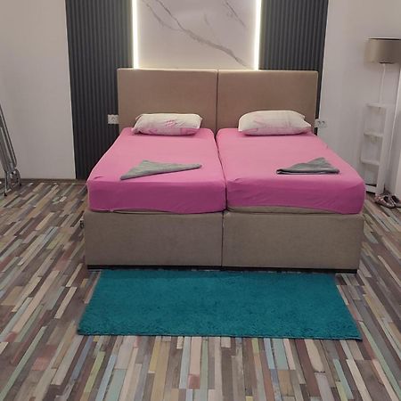 V&J Apartments Подгориця Екстер'єр фото