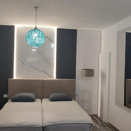 V&J Apartments Подгориця Екстер'єр фото