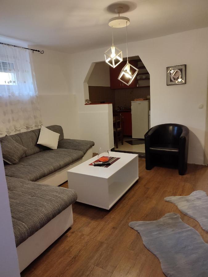 V&J Apartments Подгориця Екстер'єр фото