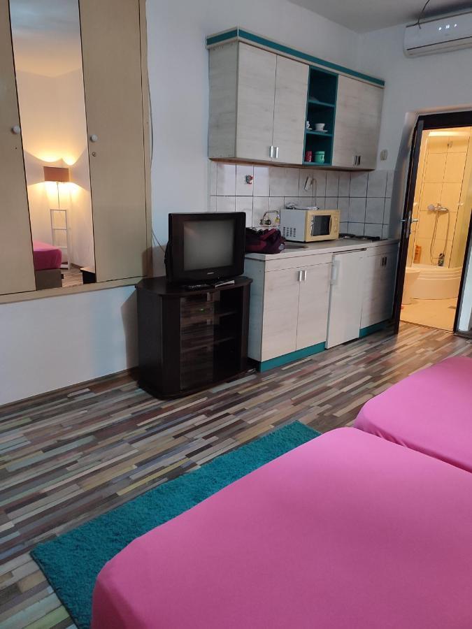 V&J Apartments Подгориця Екстер'єр фото