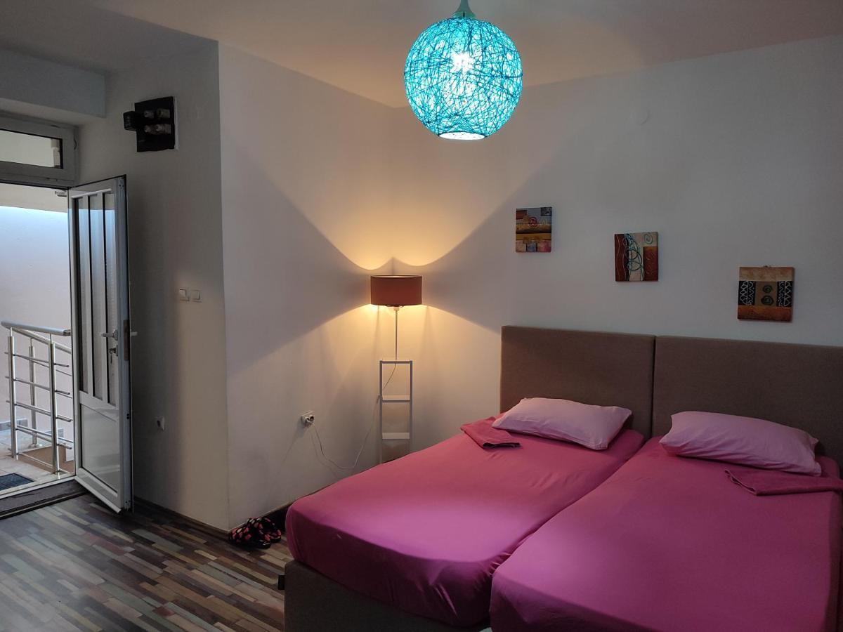 V&J Apartments Подгориця Екстер'єр фото